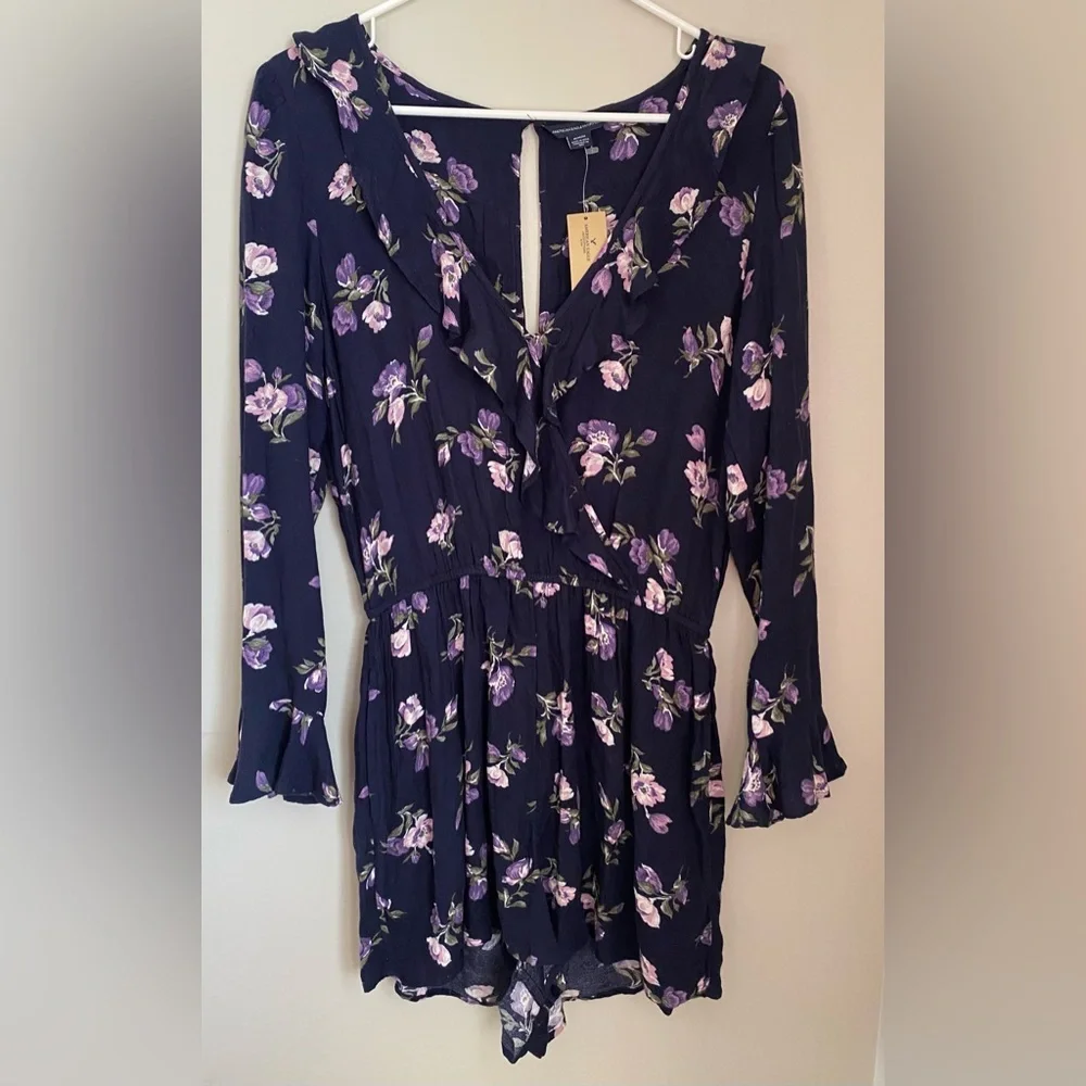 NWT American Eagle Navy Floral Shorts Romper Size Medium - Picture 2 of 11